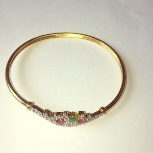 Small wrist diamante bracelet not adjustable